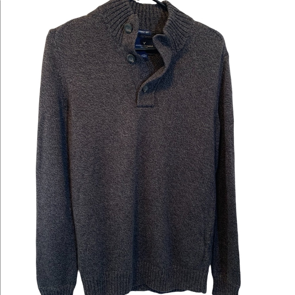 Mens American Eagle pull- over sweater.